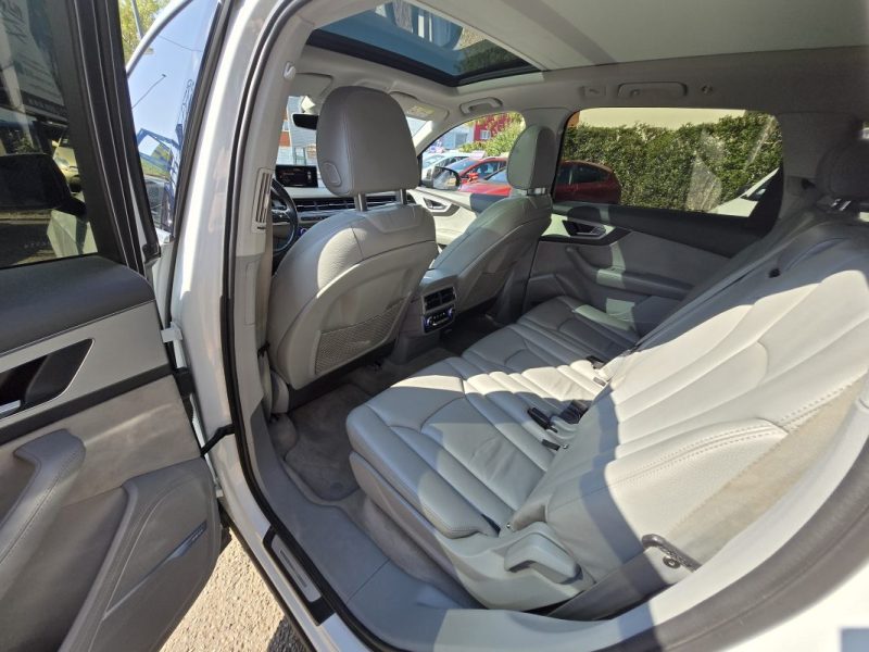 AUDI Q7 2015