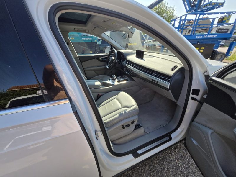 AUDI Q7 2015