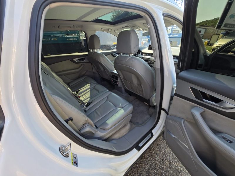 AUDI Q7 2015