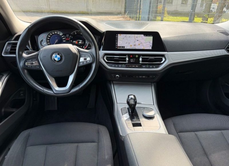 320D xDrive Touring / ATH / Carnet BMW / Etat Neuf