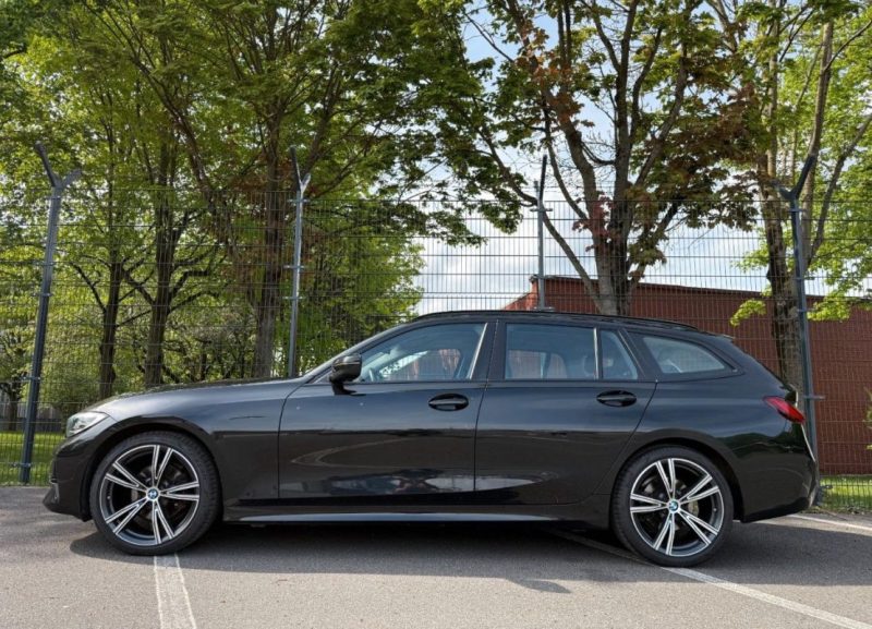 320D xDrive Touring / ATH / Carnet BMW / Etat Neuf