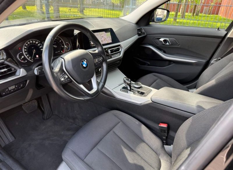 320D xDrive Touring / ATH / Carnet BMW / Etat Neuf