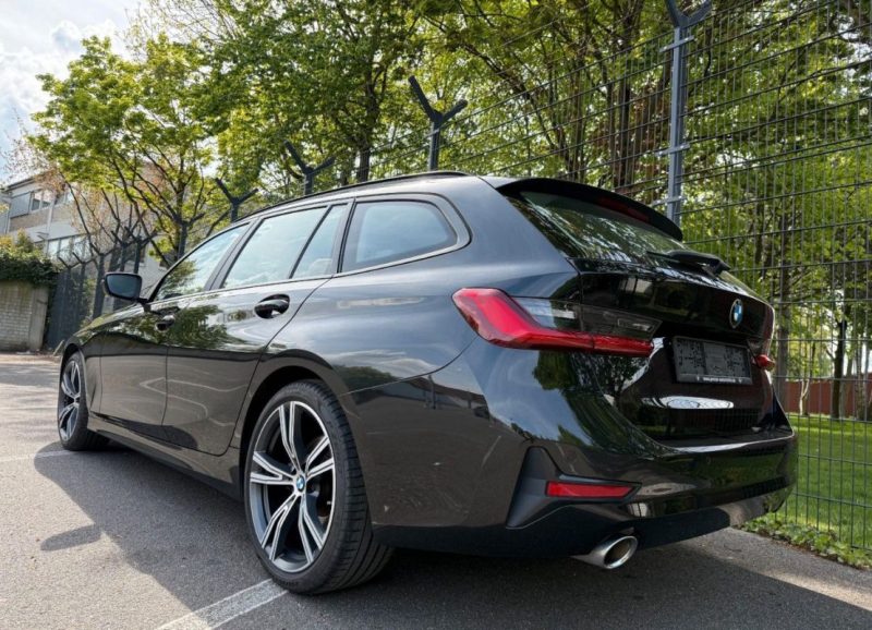 320D xDrive Touring / ATH / Carnet BMW / Etat Neuf