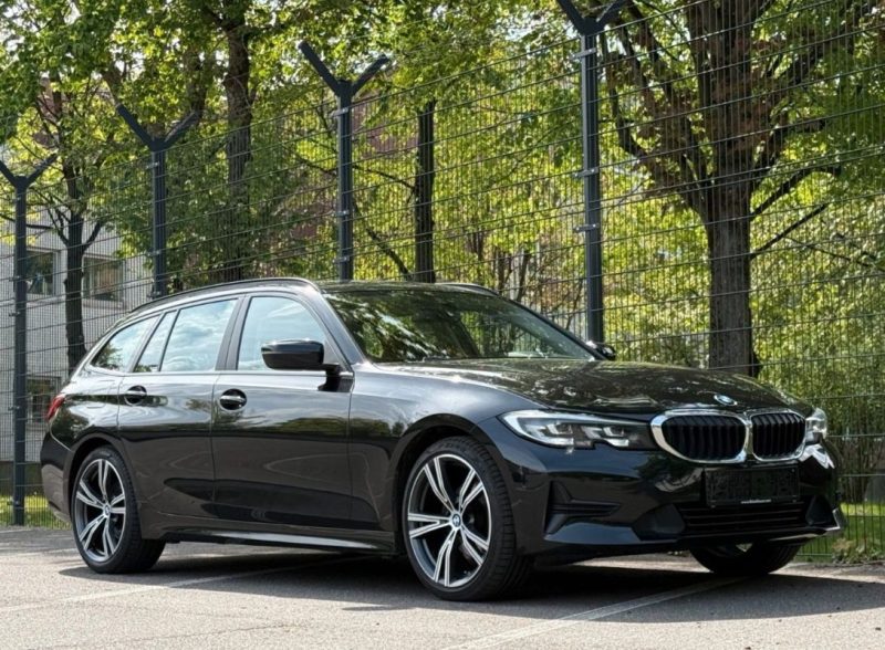 320D xDrive Touring / ATH / Carnet BMW / Etat Neuf
