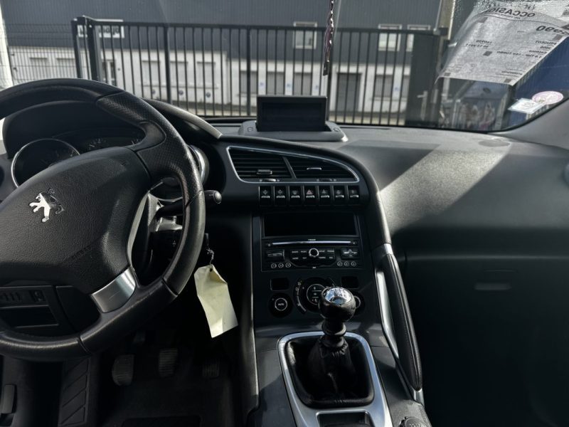 PEUGEOT 3008 2011