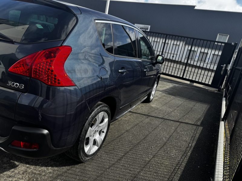 PEUGEOT 3008 2011