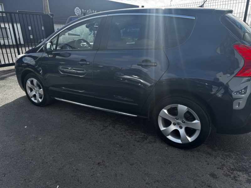 PEUGEOT 3008 2011