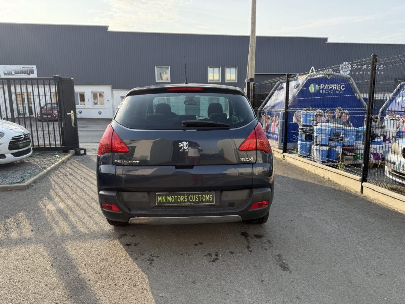 PEUGEOT 3008 2011