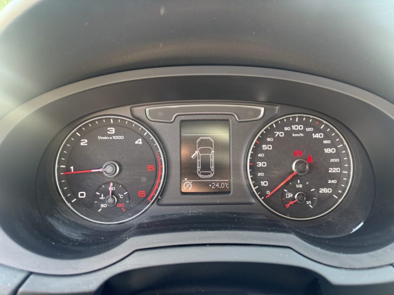 AUDI Q3 (2) 2.0 TDI 120 AMBIENTE