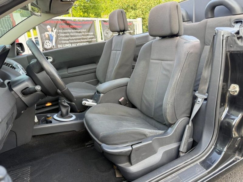 RENAULT MEGANE CC / ESSENCE / BOITE MANUELLE / 4 PLACES / REVISION ET DISTRIBUTION OK