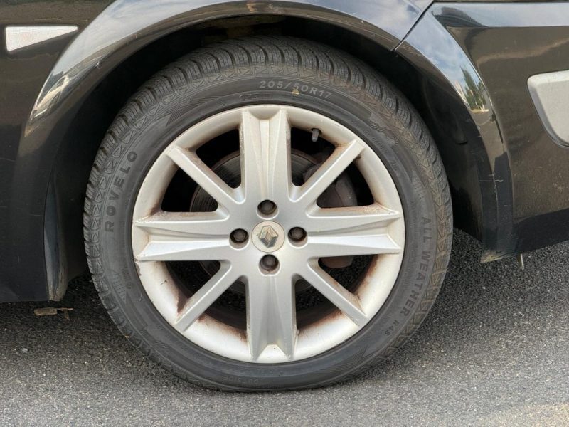 RENAULT MEGANE CC / ESSENCE / BOITE MANUELLE / 4 PLACES / REVISION ET DISTRIBUTION OK