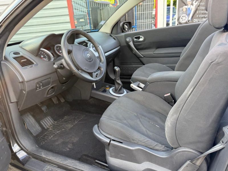 RENAULT MEGANE CC / ESSENCE / BOITE MANUELLE / 4 PLACES / REVISION ET DISTRIBUTION OK