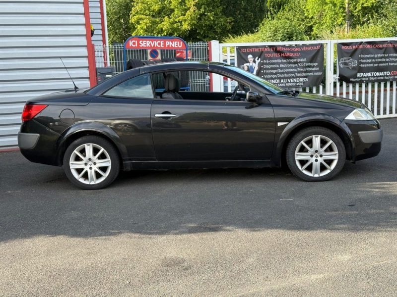 RENAULT MEGANE CC / ESSENCE / BOITE MANUELLE / 4 PLACES / REVISION ET DISTRIBUTION OK