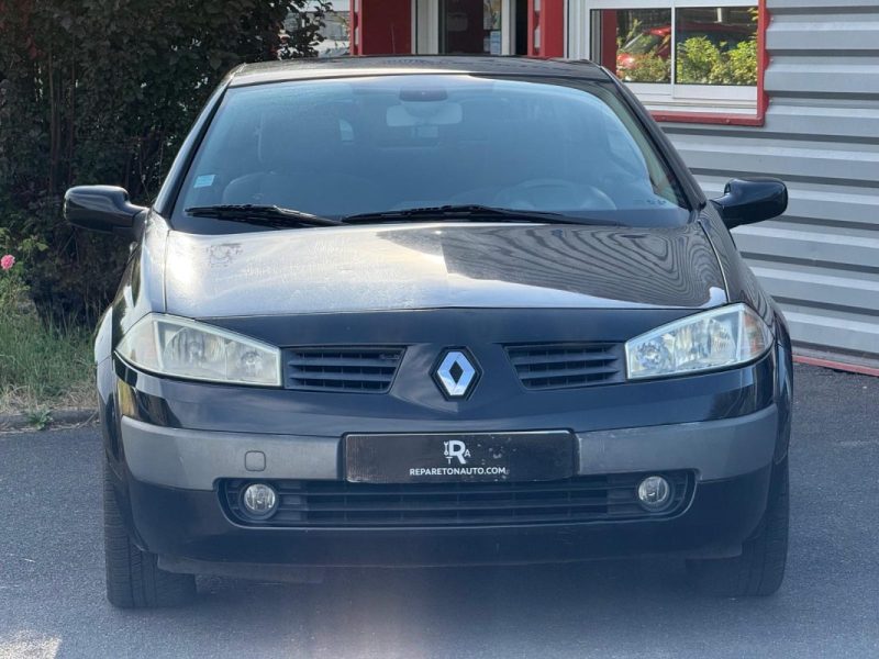 RENAULT MEGANE CC / ESSENCE / BOITE MANUELLE / 4 PLACES / REVISION ET DISTRIBUTION OK