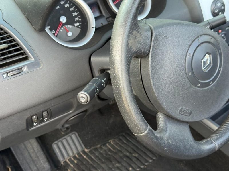 RENAULT MEGANE CC / ESSENCE / BOITE MANUELLE / 4 PLACES / REVISION ET DISTRIBUTION OK