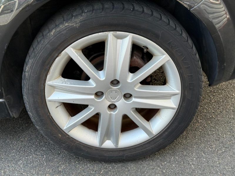 RENAULT MEGANE CC / ESSENCE / BOITE MANUELLE / 4 PLACES / REVISION ET DISTRIBUTION OK