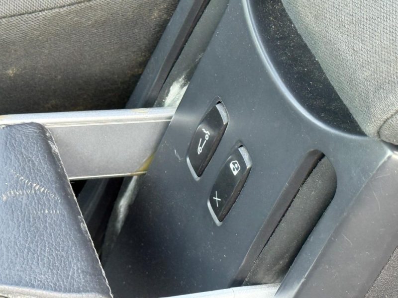 RENAULT MEGANE CC / ESSENCE / BOITE MANUELLE / 4 PLACES / REVISION ET DISTRIBUTION OK