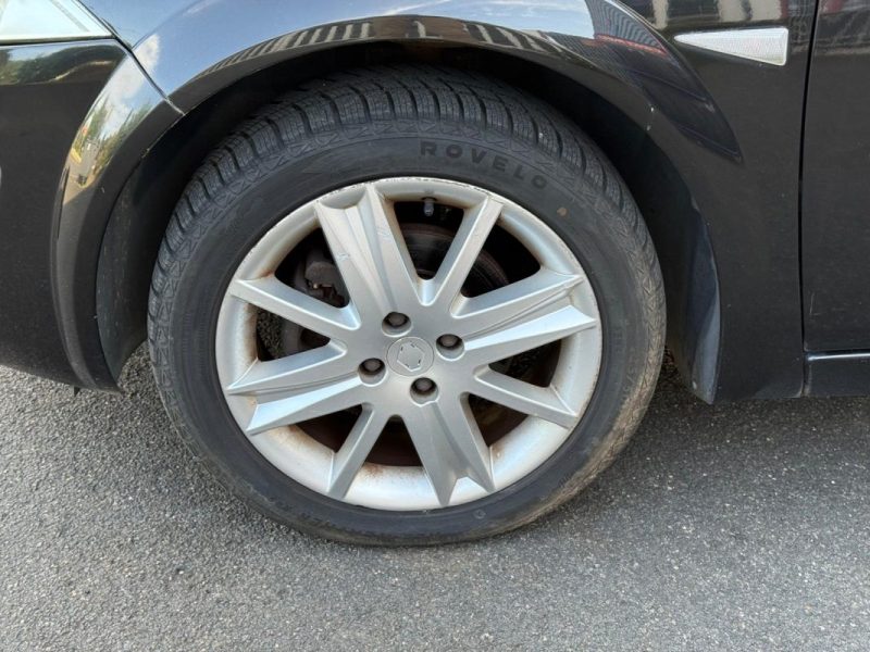 RENAULT MEGANE CC / ESSENCE / BOITE MANUELLE / 4 PLACES / REVISION ET DISTRIBUTION OK