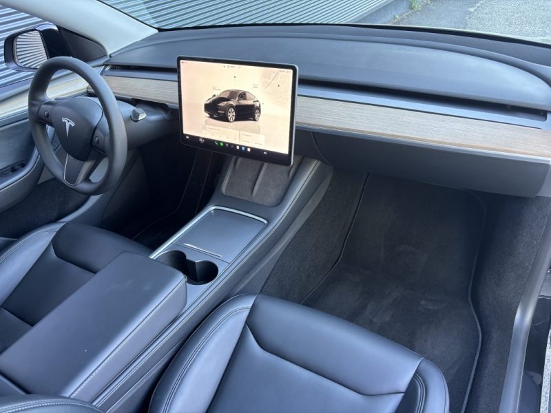 TESLA MODEL Y 2024