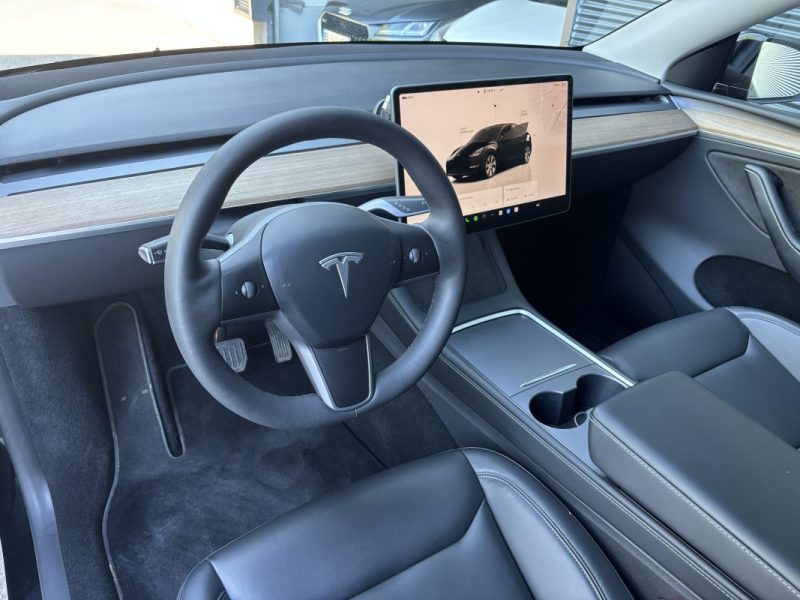TESLA MODEL Y 2024