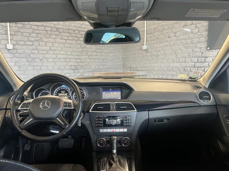 Mercedes Classe C220 CDI 170cv Pack AMG Boite auto GPS Phare xénon 110 000 kms garantie 6 mois