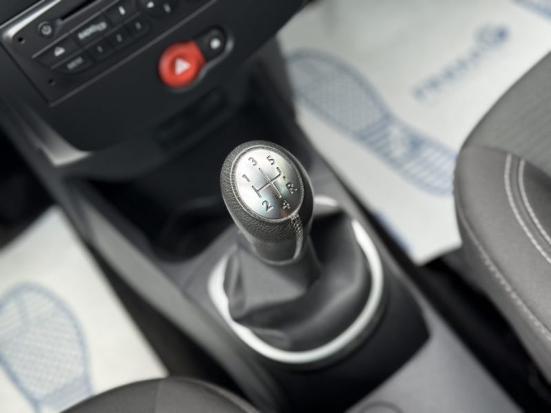 RENAULT Clio III Phase 2 1.2 16V 100 ch – Dynamique TomTom Pack / 1ère Main / GPS  / Garantie 6 Mois