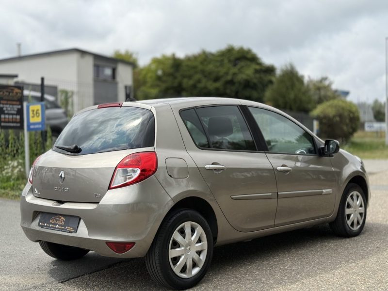 RENAULT Clio III Phase 2 1.2 16V 100 ch – Dynamique TomTom Pack / 1ère Main / GPS  / Garantie 6 Mois