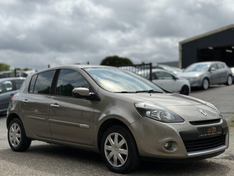 RENAULT Clio III Phase 2 1.2 16V 100 ch – Dynamique TomTom Pack / 1ère Main / GPS  / Garantie 6 Mois
