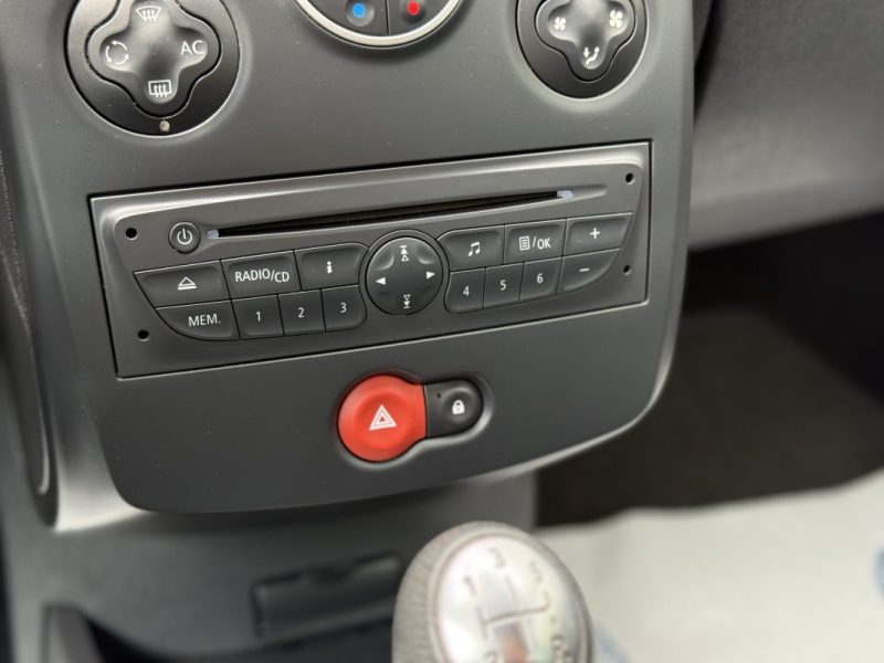 RENAULT Clio III Phase 2 1.2 16V 100 ch – Dynamique TomTom Pack / 1ère Main / GPS  / Garantie 6 Mois