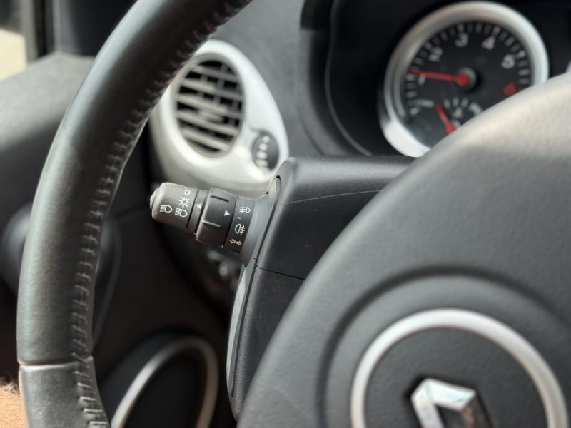 RENAULT Clio III Phase 2 1.2 16V 100 ch – Dynamique TomTom Pack / 1ère Main / GPS  / Garantie 6 Mois