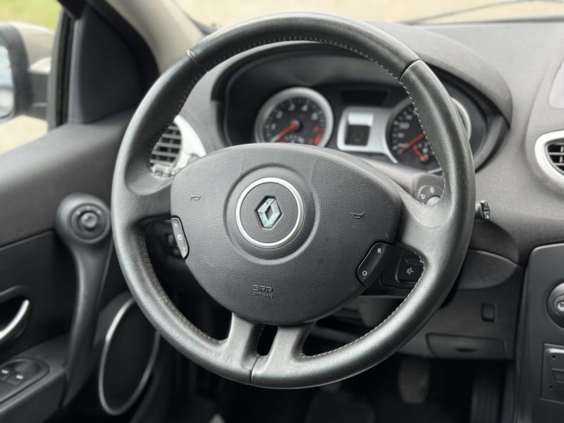 RENAULT Clio III Phase 2 1.2 16V 100 ch – Dynamique TomTom Pack / 1ère Main / GPS  / Garantie 6 Mois