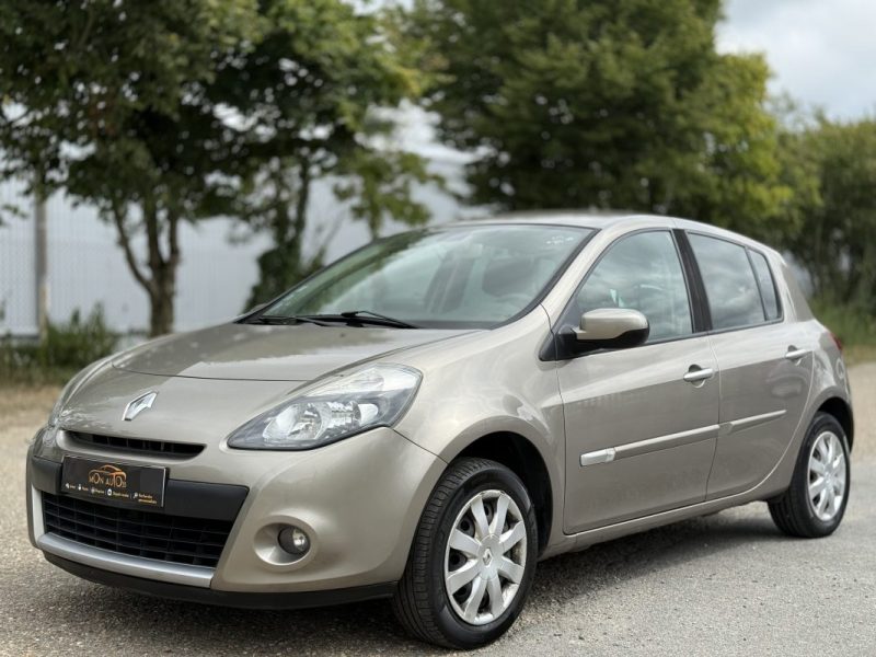 RENAULT Clio III Phase 2 1.2 16V 100 ch – Dynamique TomTom Pack / 1ère Main / GPS  / Garantie 6 Mois