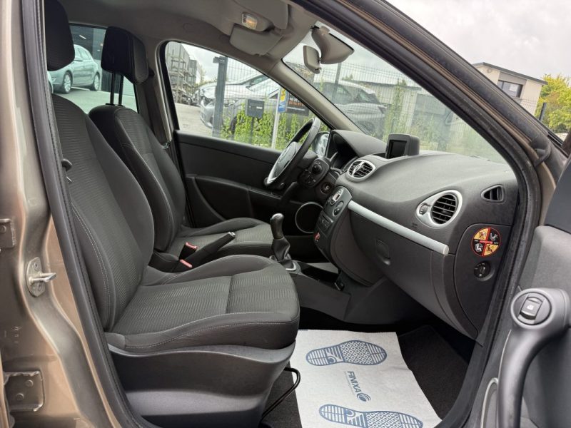 RENAULT Clio III Phase 2 1.2 16V 100 ch – Dynamique TomTom Pack / 1ère Main / GPS  / Garantie 6 Mois