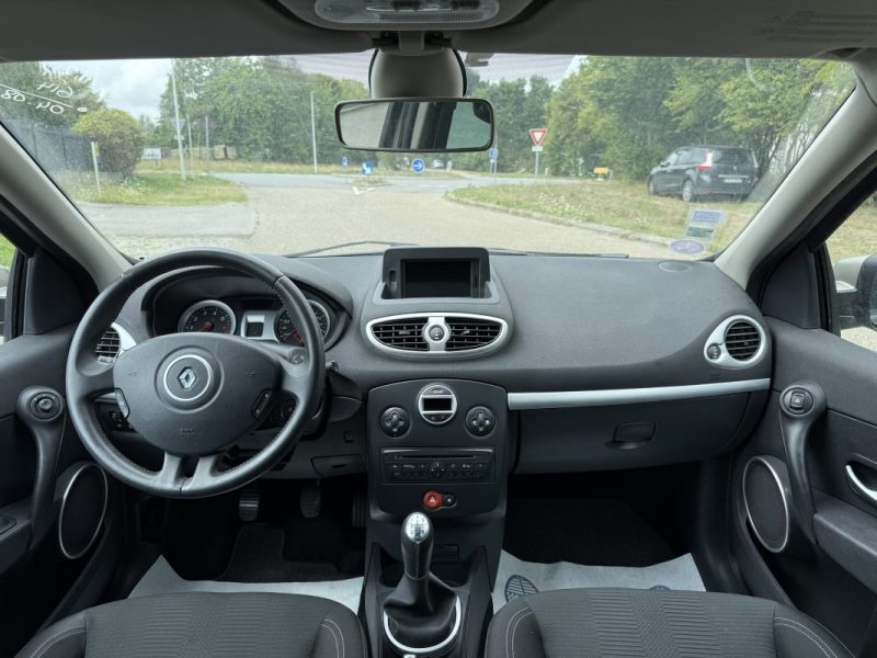 RENAULT Clio III Phase 2 1.2 16V 100 ch – Dynamique TomTom Pack / 1ère Main / GPS  / Garantie 6 Mois