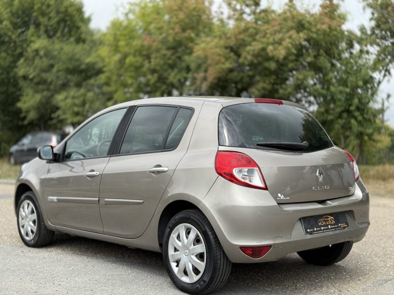 RENAULT Clio III Phase 2 1.2 16V 100 ch – Dynamique TomTom Pack / 1ère Main / GPS  / Garantie 6 Mois