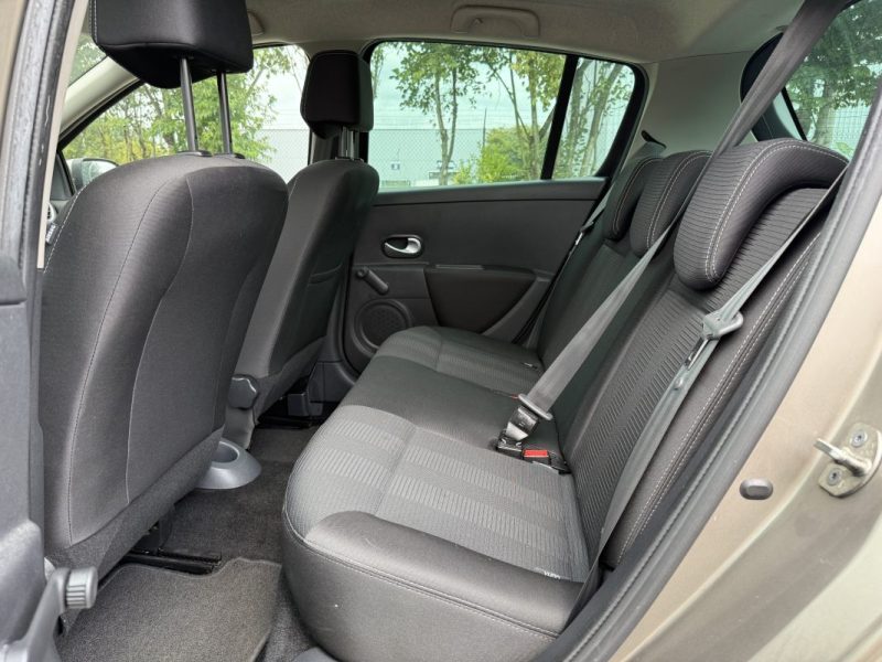 RENAULT Clio III Phase 2 1.2 16V 100 ch – Dynamique TomTom Pack / 1ère Main / GPS  / Garantie 6 Mois