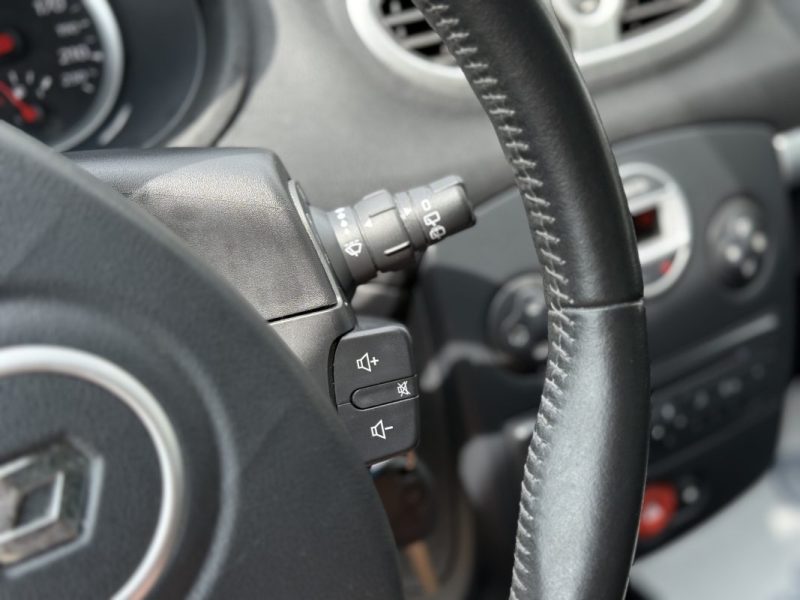 RENAULT Clio III Phase 2 1.2 16V 100 ch – Dynamique TomTom Pack / 1ère Main / GPS  / Garantie 6 Mois