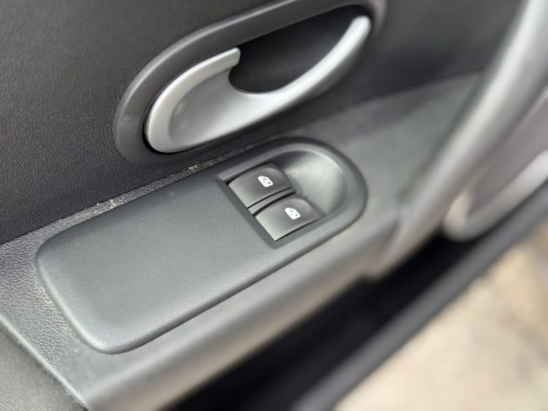 RENAULT Clio III Phase 2 1.2 16V 100 ch – Dynamique TomTom Pack / 1ère Main / GPS  / Garantie 6 Mois