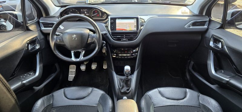 Peugeot 208 1.6 e-hdi 115 ch Féline BVM 6, *Toit panoramique*, *Clim auto*