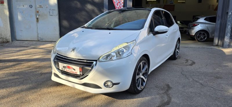 Peugeot 208 1.6 e-hdi 115 ch Féline BVM 6, *Toit panoramique*, *Clim auto*