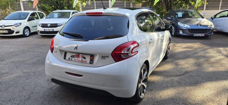 Peugeot 208 1.6 e-hdi 115 ch Féline BVM 6, *Toit panoramique*, *Clim auto*