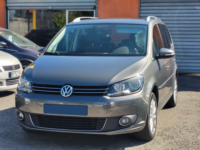 VOLKSWAGEN TOURAN 2011