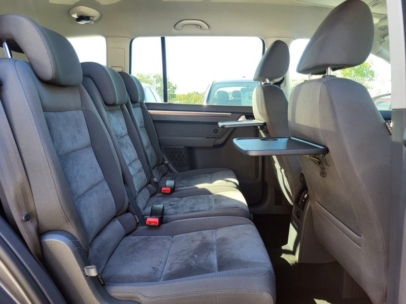 VOLKSWAGEN TOURAN 2011