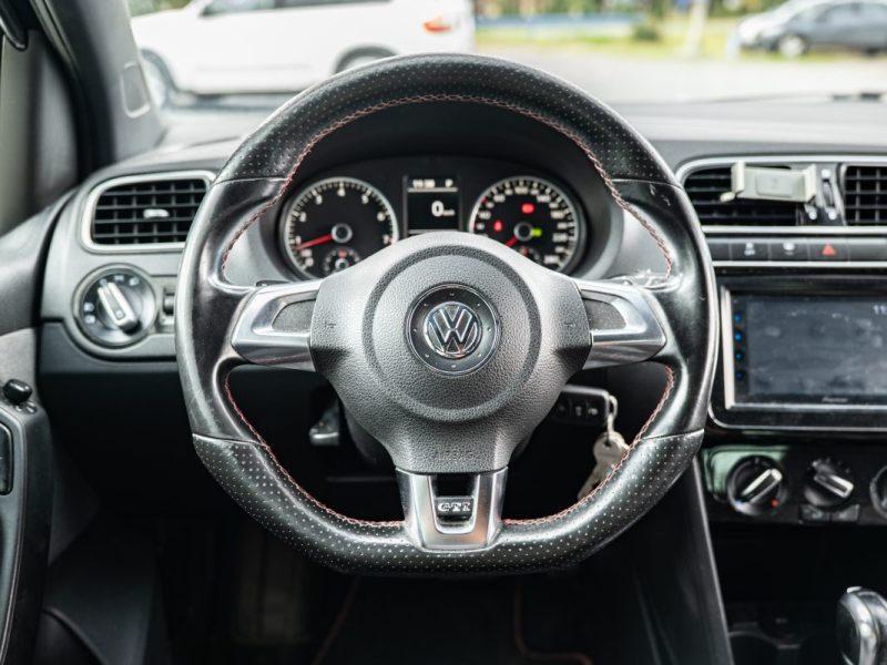 VOLKSWAGEN POLO 2011