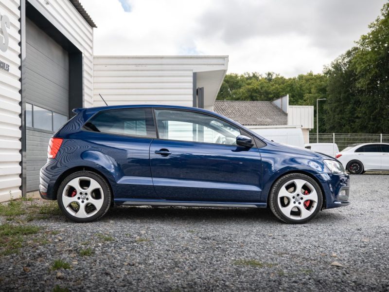 VOLKSWAGEN POLO 2011