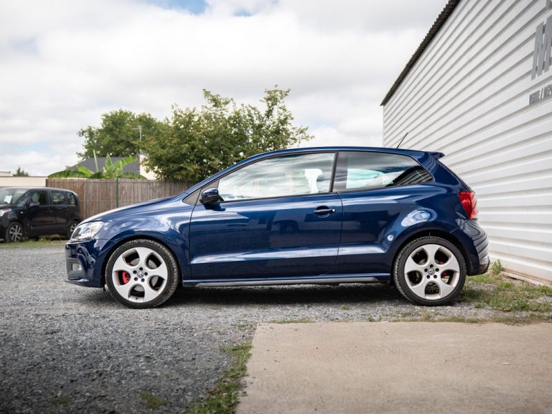 VOLKSWAGEN POLO 2011