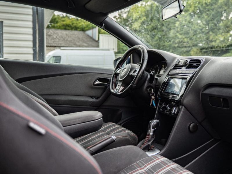 VOLKSWAGEN POLO 2011