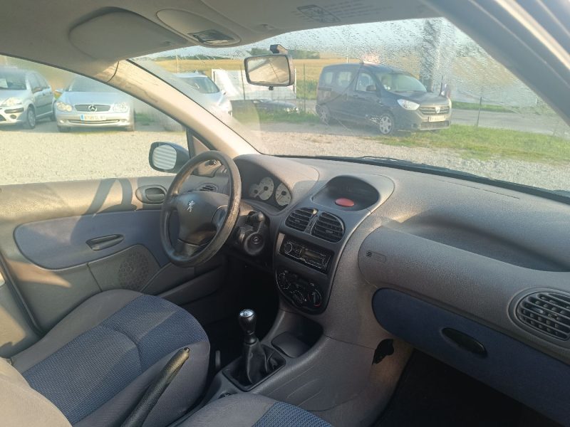 PEUGEOT 206 2001