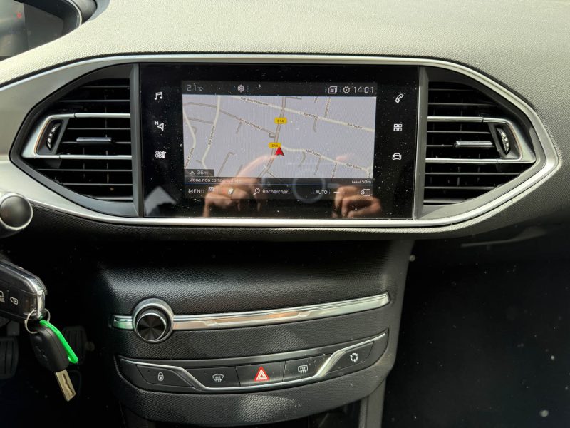 PEUGEOT 308 II (2)  BLUEHDI 100CV ACTIVE BUSINESSE - CARPLAY - COCKPIT - GARANTIe