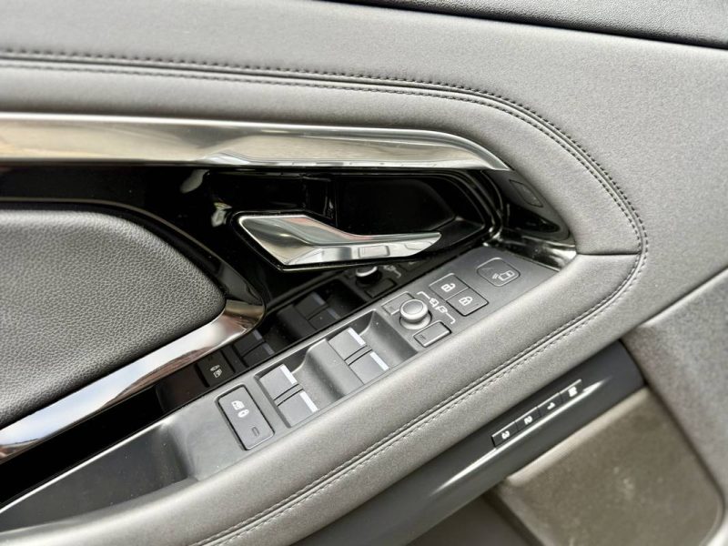 LAND ROVER RANGE ROVER EVOQUE II D200 4WD R-DYNAMIC SE BVA 9